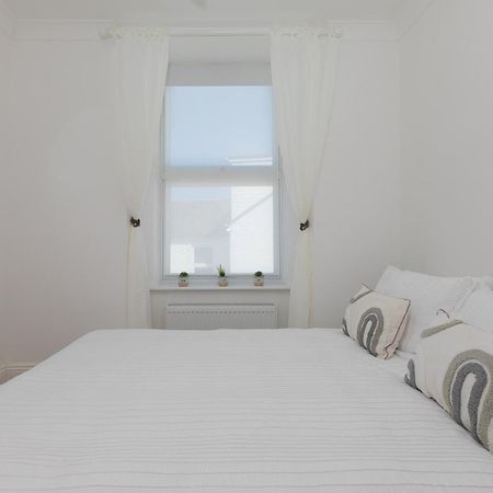 St Ives Seabreeze 3 - Seaview & Parking 아파트 외부 사진